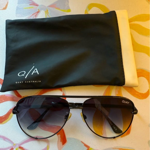 Quay Australia Black Gradient Aviator Sunglasses - Picture 1 of 5